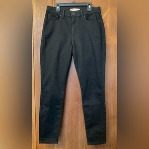 NWOT - Levi’s Skinny Jeans, Mid Rise, sz 6M